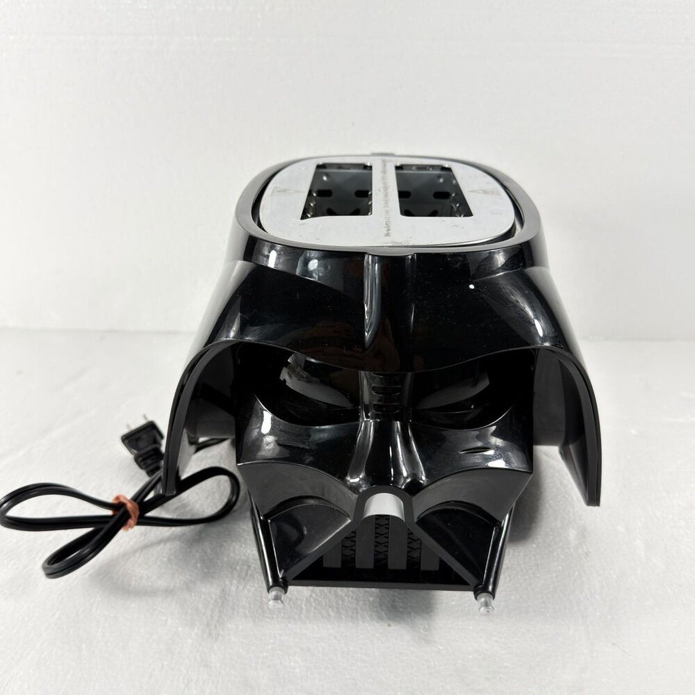 Darth Vader 2-Slice Toaster Star Wars - Lights Up, Makes Noises New Open Box